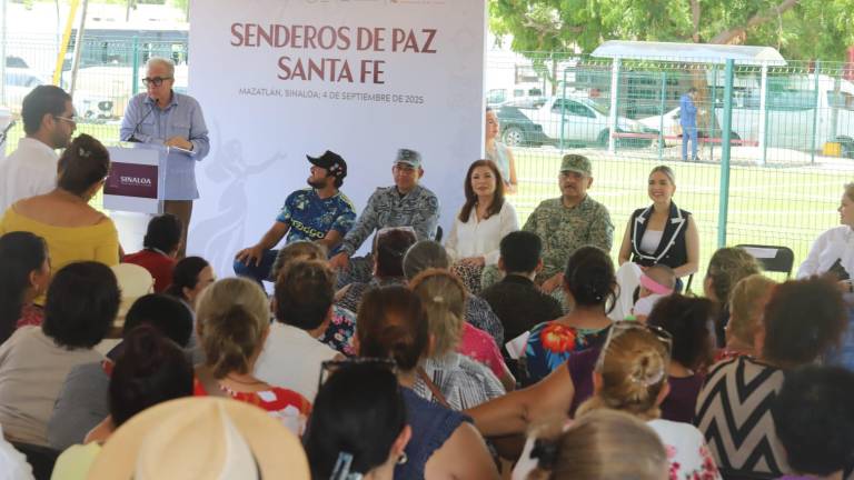 Rubén Rocha Moya inauguró la obra Senderos de Paz en Santa Fe.