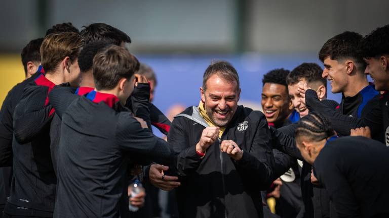 Previo al inicio de las semifinales de la Copa del Rey, los jugadores celebraron el cumpleaños del técnico alemán Hansi Flick.