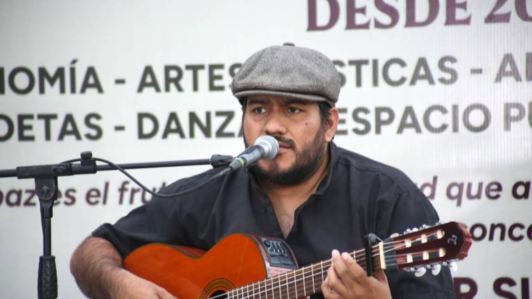 La música de trova estuvo presente en el Paseo de las Artes.