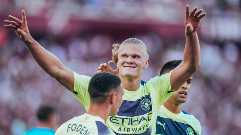 Erling Haaland celebra una de sus dos anotaciones.