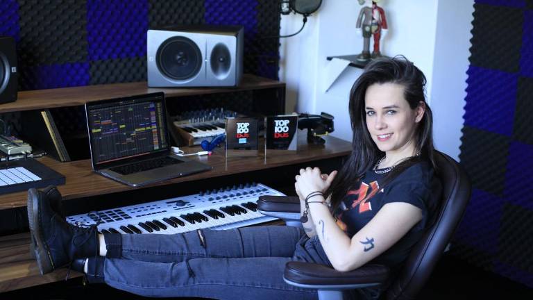 Mariana Bo va por el premio de DJ del Año.