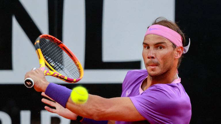 Rafael Nadal sufre, pero avanza.