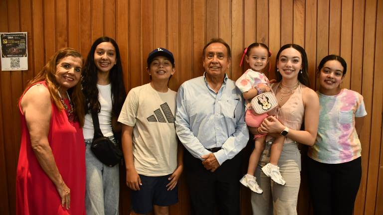 La familia López Fierro acudieron para disfrutar del concierto.