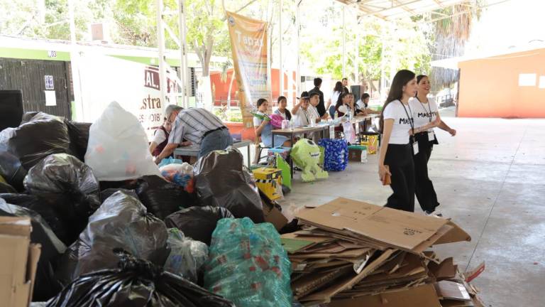 Campaña ambiental emprendida en una secundaria de Mazatlán para apoyar con niños con cáncer.
