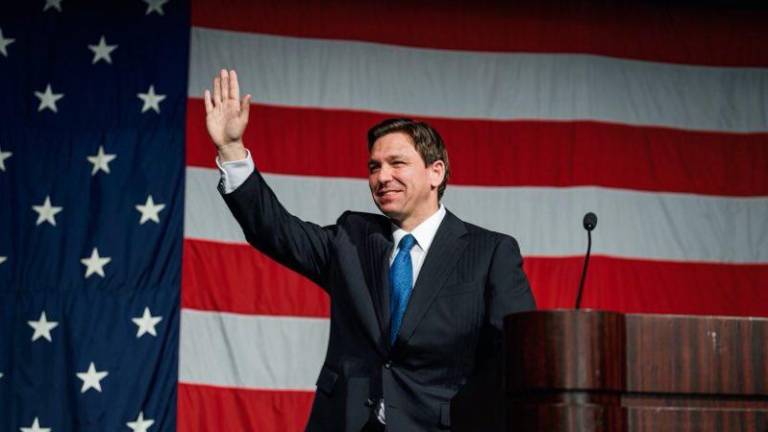 Además de Gobernador de Florida, Ron de Santis ha sido miembro de la Cámara de Representantes de los Estados Unidos.