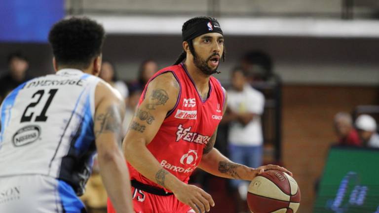 Xavier White totalizó 20 puntos por Venados Basketball.