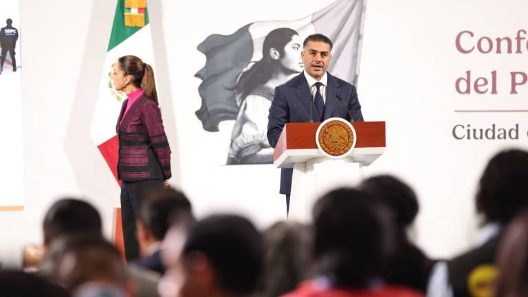 En conferencia de prensa matutina del Gobierno de México, Omar García Harfuch aclaró que Ovidio Guzmán López permanece en prisión en E.U.