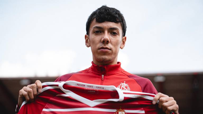 Jorge Ruvalcaba muestra sus nuevos colores.
