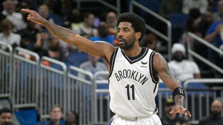 Kyrie Irving se despachó con seis decenas de puntos para los Nets.
