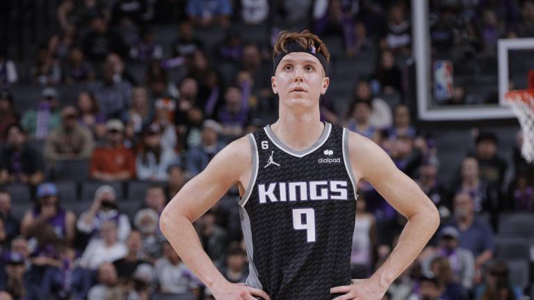 Kevin Huerter fue el máximo anotador por los Kings, en el triunfo ante el Heat.