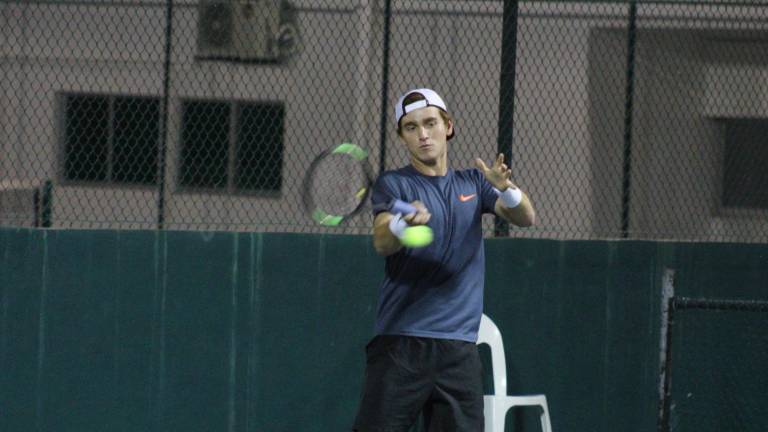 Luis Patiño avanza en dobles y queda eliminado en singles.