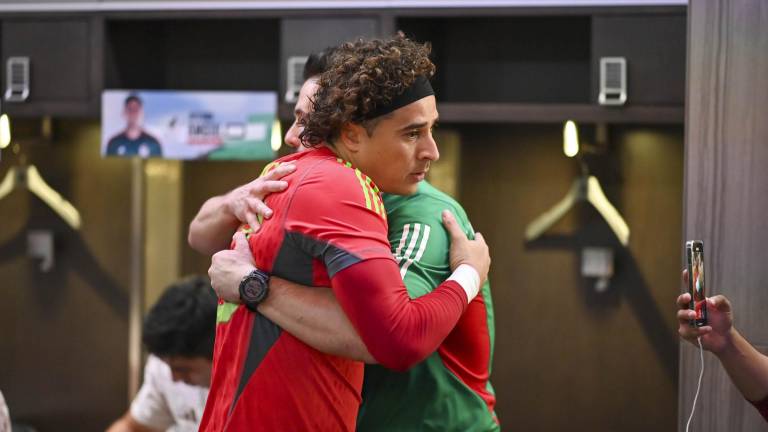 Guillermo Ochoa cometió error que costó el empate.