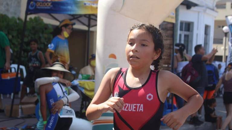 Los triatletas infantiles y juveniles tuvieron prioridad en las cortesías.