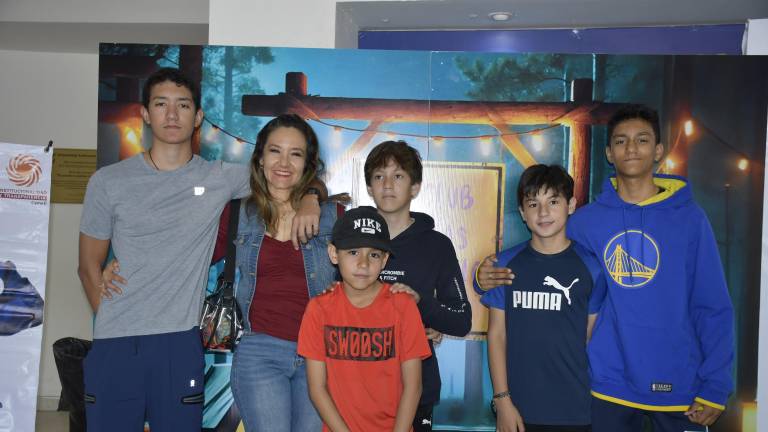 La familia Espinoza Cháidez acudió a ver la puesta en escena.