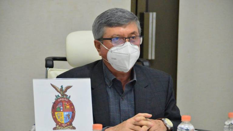 El secretario Efrén Encinas señala que el hecho de haber sido vacunado contra el Covid-19, no descarta el contagio del virus SARS- CoV-2.
