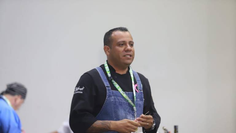 El chef Óscar Osuna presentó la conferencia ‘Técnicas y Tendencias’, durante el Congreso Gastronómico de Mazatlán.