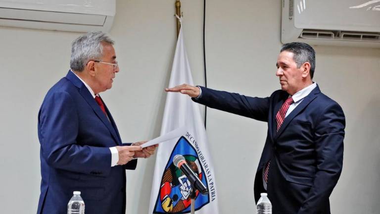 Miguel Chávez Pérez rindió protesta como nuevo director de la Escuela Normal de Sinaloa.