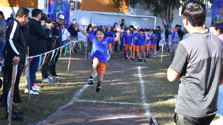 Alumnos de la Escuela Activa Integral se divierten en la Miniolimpiada 2024.