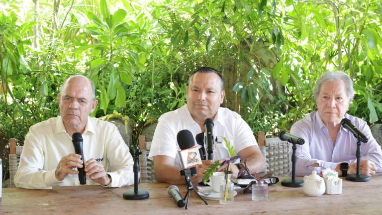 Directivos del Club Rotario Mazatlán Norte invitan a una conferencia para recaudar fondos.