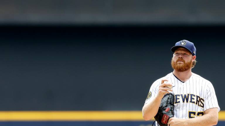 Brandon Woodruff es duda para la postemporada por los Cerveceros