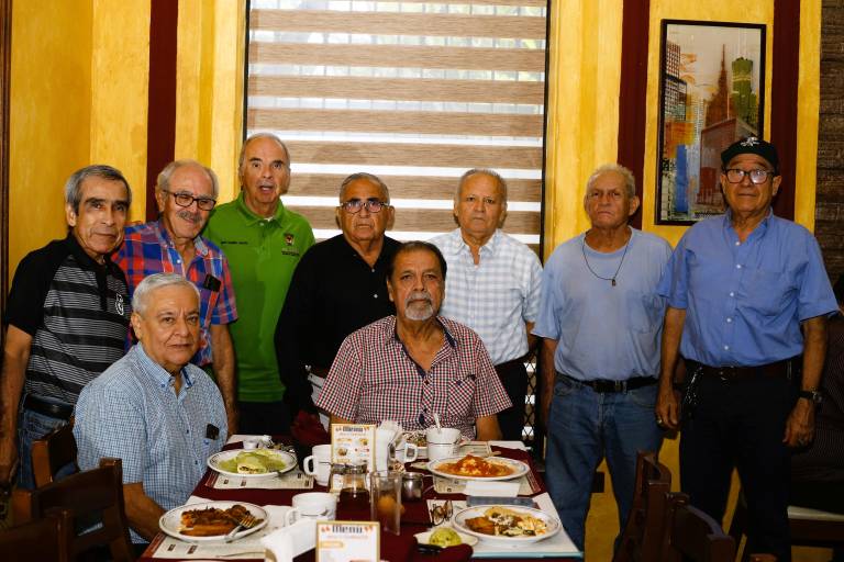 Disfrutan grato reencuentro ex alumnos de la primaria Dr. Ruperto L. Paliza