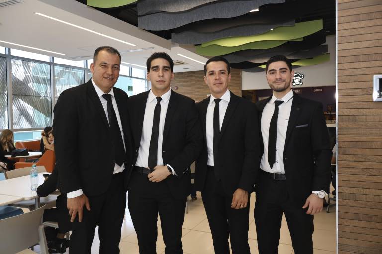 Realizan alumnos del Tecmilenio Culiacán la firma de títulos y grados académicos