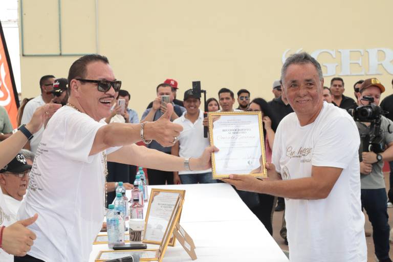 Julio Preciado honra a los forjadores de la banda en emotivo homenaje en Mazatlán