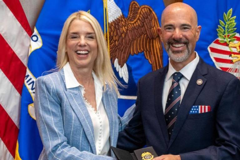 Terry Cole rinde protesta como nuevo jefe de la DEA