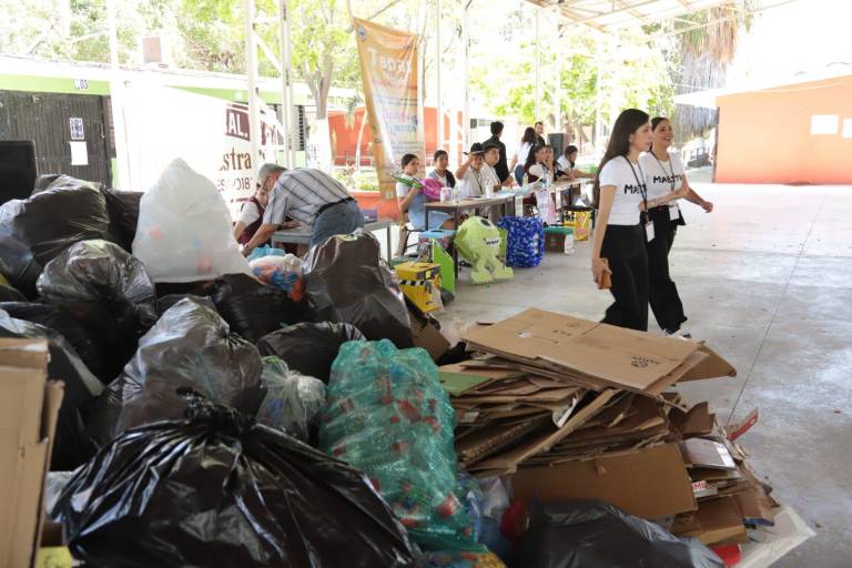 Emprenden campaña ambiental en secundaria de Mazatlán para apoyar a niños con cáncer