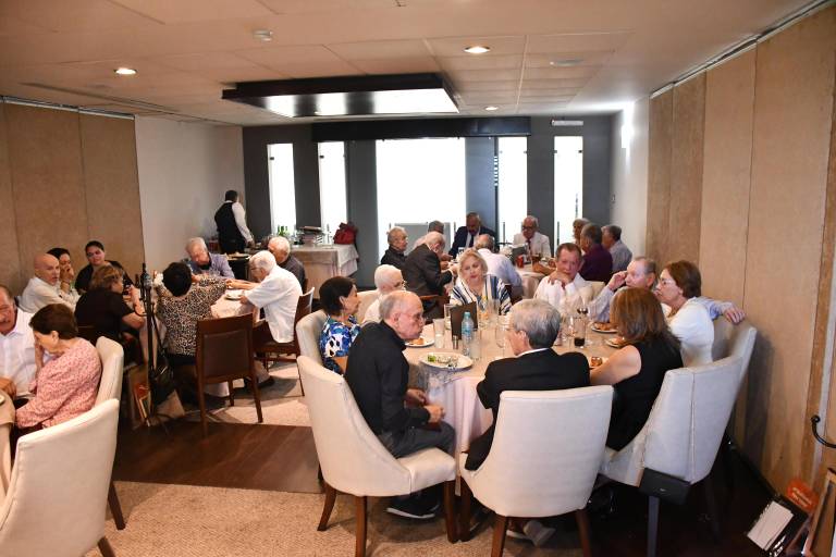 Disfrutan de ameno reencuentro la generación 1955 de la secundaria de la UAS