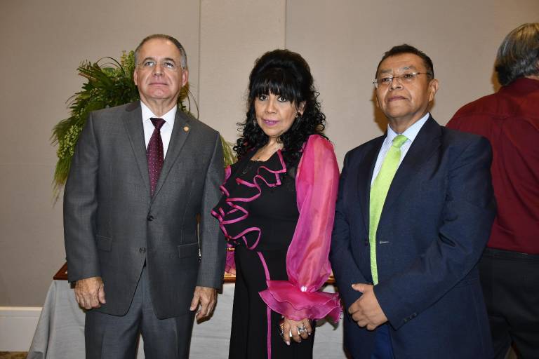 Reconoce trayectoria de sus docentes en el Día del Maestro