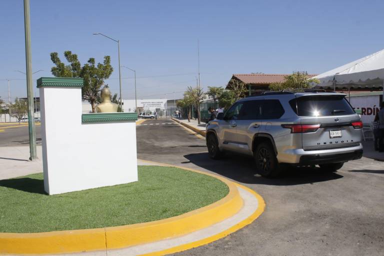 Inaugura Gobernador circuito vial en la Primaria STASE, en Culiacán