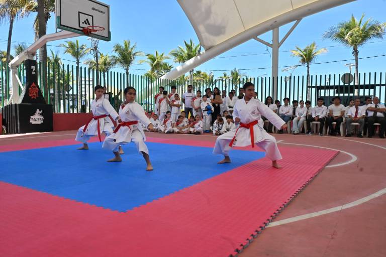El karate llena de emociones la cancha Martiniano Carvajal