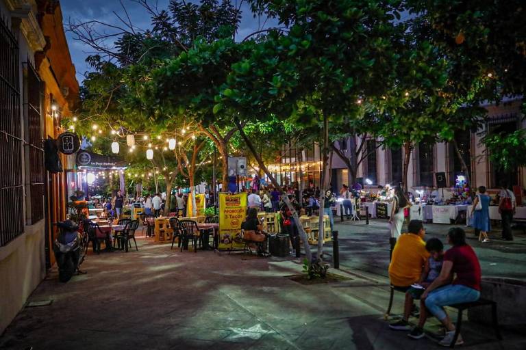 Buscan reactivar vida nocturna en Paseo del Ángel con iniciativa ‘Vamos Pal’ Barrio’, en Culiacán