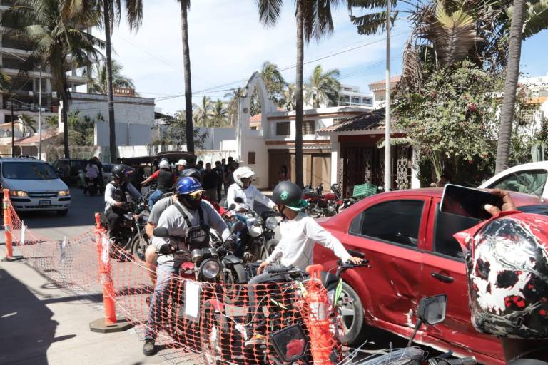 Arman protesta contra vecino en Mazatlán; vandalizan vivienda