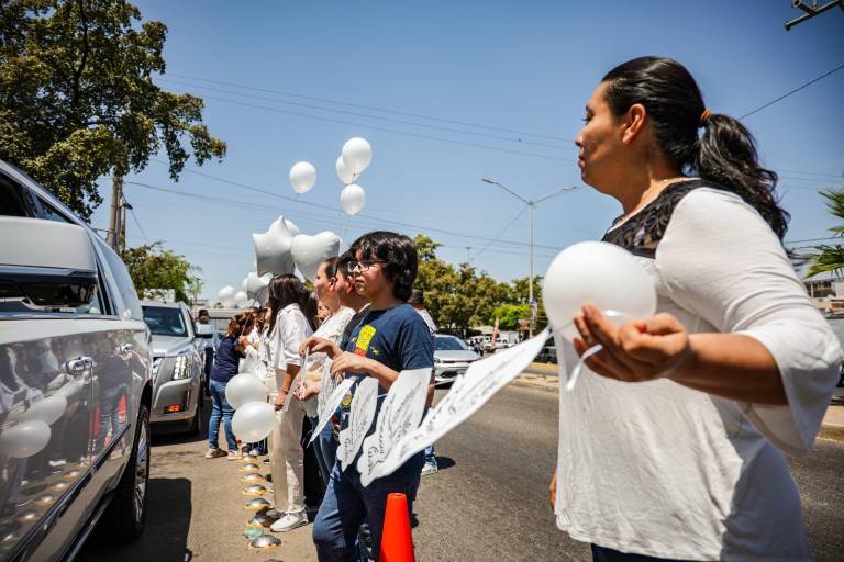 Compañeros de escuela despiden en Culiacán a Alexa y Leydi, niñas asesinadas en Badiraguato
