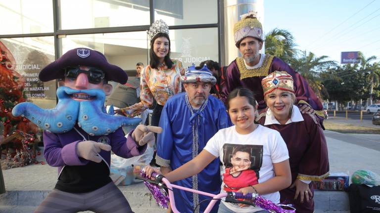 Ariana Yoselin fue sorprendida por los Reyes Magos con una bicicleta.