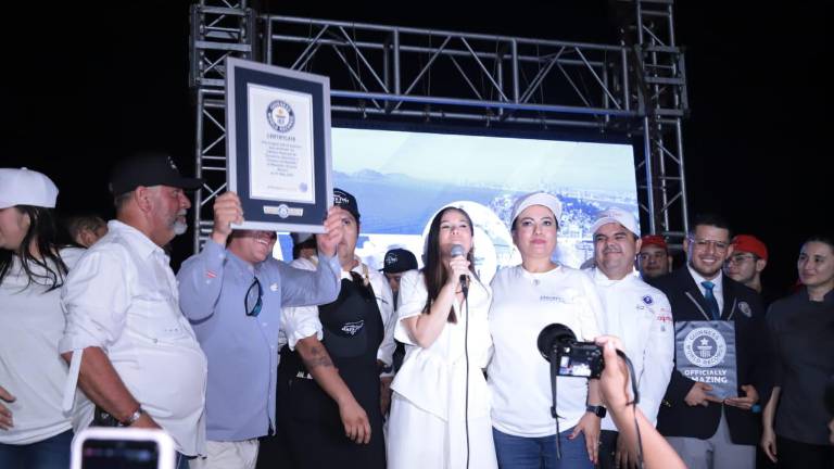 El récord a batir era de 5 mil 343 cuarenta piezas, y se batió el récord con una cifra final oficial de más de 19 mil 100 piezas.