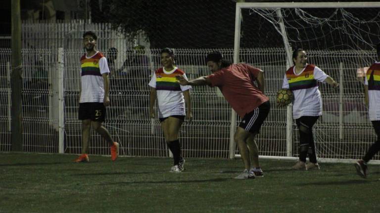 El futbol fue uno de los deportes que se practicaron.