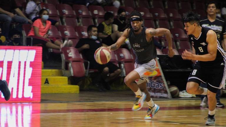 Anthony Moody se desempeña como base y guardia.