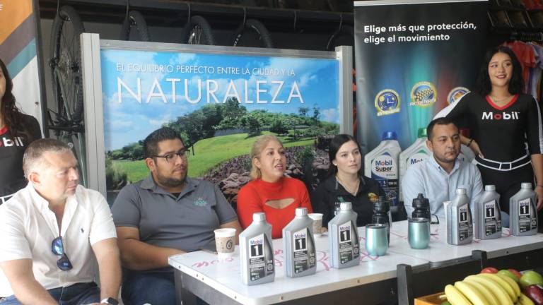 Itzumy Jiménez encabeza la rueda de prensa donde se dan pormenores de la sexta y última fecha del Serial Infantil de Ciclismo.
