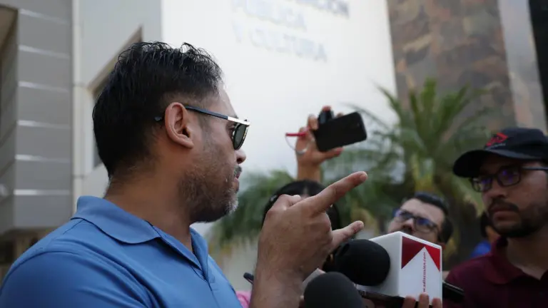 Alejandro, padre de familia en la comunidad de Villa Juárez, pide a las autoridades que se garantice seguridad para que sus hijos vayan a las escuelas.