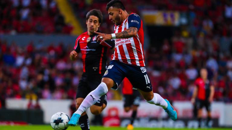 Chivas y Atlas igualan a un gol.