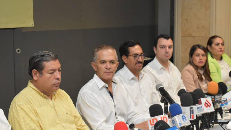 Lo que el País necesita, según palabras del Senador, es establecer un Gobierno de coalición.