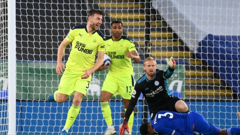 Newcastle sorprendió al Leicester.