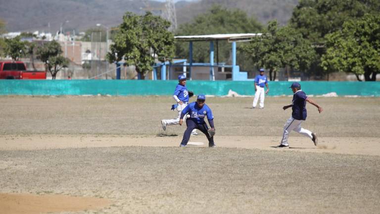 Buenos encuentros se observan en la Liga de Beisbol categoría CB.