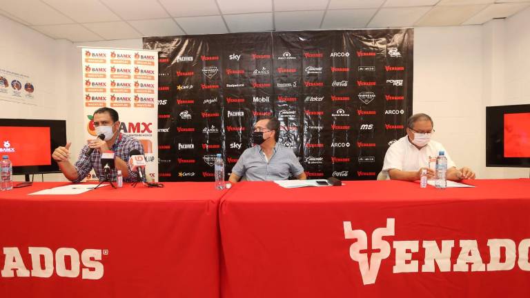 En rueda de prensa se dan detalles de la serie en que se apoyará al Banco de Alimentos.