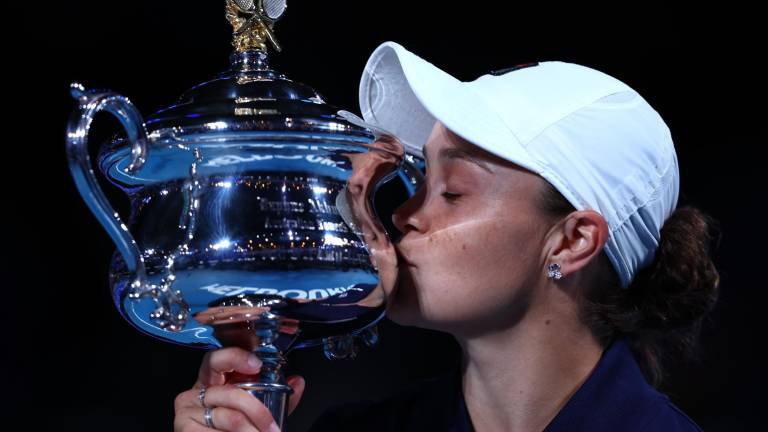 Ashleigh Barty se corona campeona con remontada.