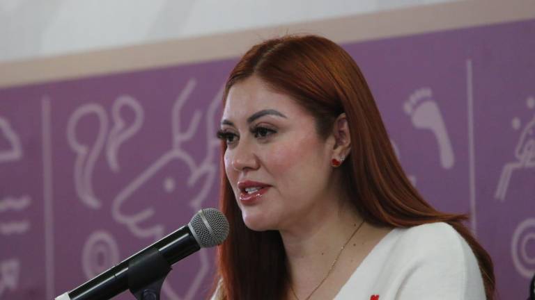 Flor Emilia Guerra Mena, Secretaria de Pesca en Sinaloa, señala que no han tenido reportes sobre presencia de civiles armados en campos pesqueros.