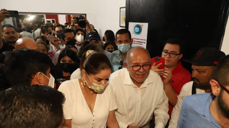 Luis Guillermo Benítez Torres y su esposa Gabriela Peña Chico.